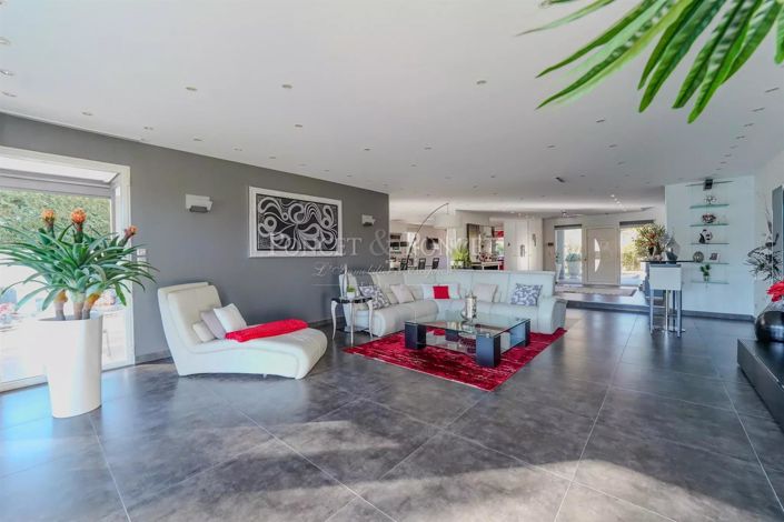 Image No.8-4 Bed House for sale