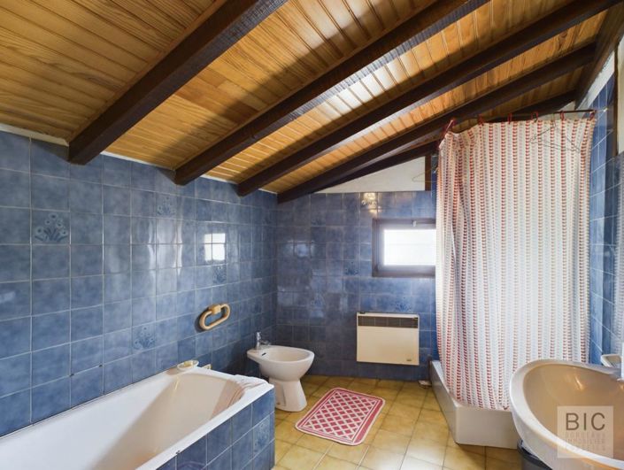 Image No.12-5 Bed House for sale