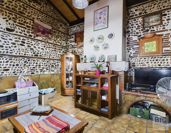 Image No.6-5 Bed House for sale