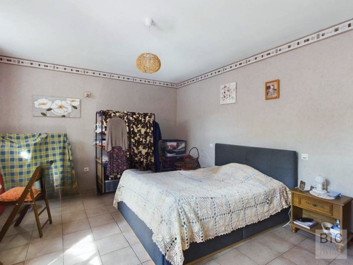 Image No.8-5 Bed House for sale