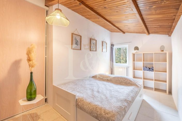 Image No.12-6 Bed House for sale