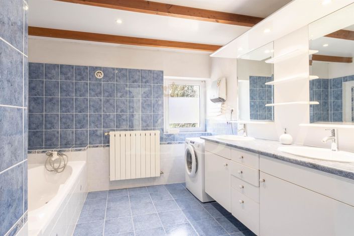 Image No.14-6 Bed House for sale