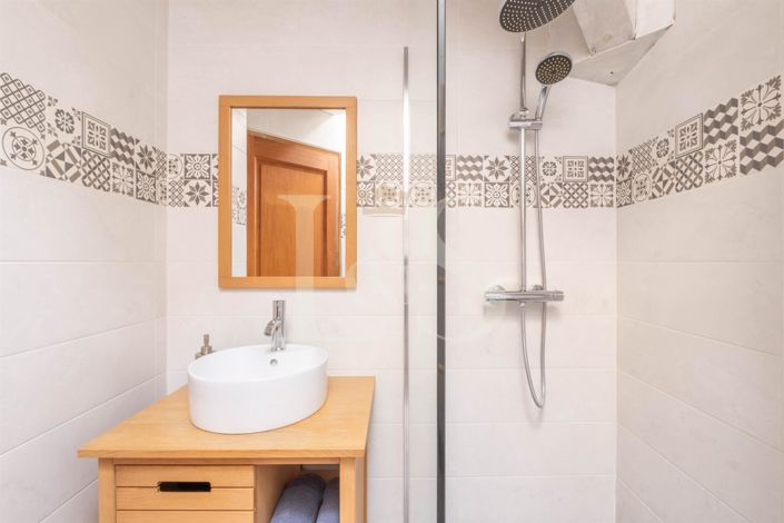 Image No.16-6 Bed House for sale