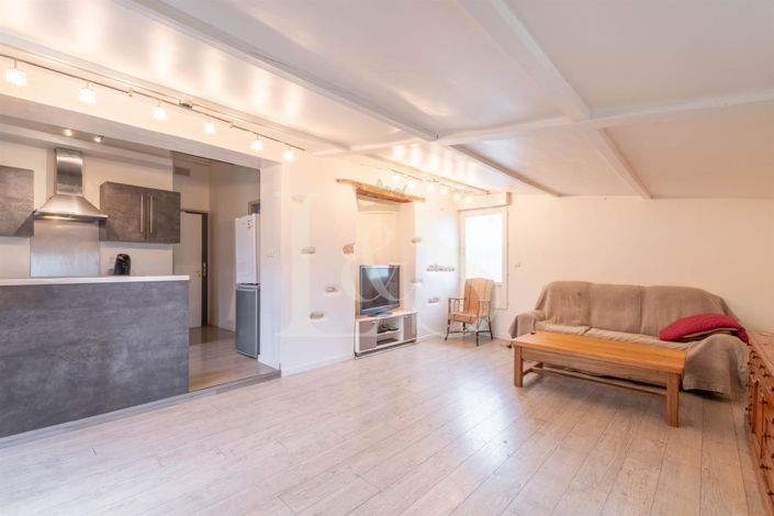 Image No.18-6 Bed House for sale