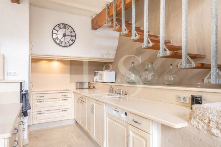 Image No.6-6 Bed House for sale