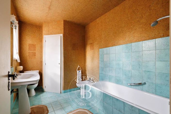 Image No.12-4 Bed House for sale