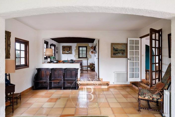 Image No.8-4 Bed House for sale