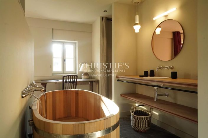 Image No.16-6 Bed House for sale