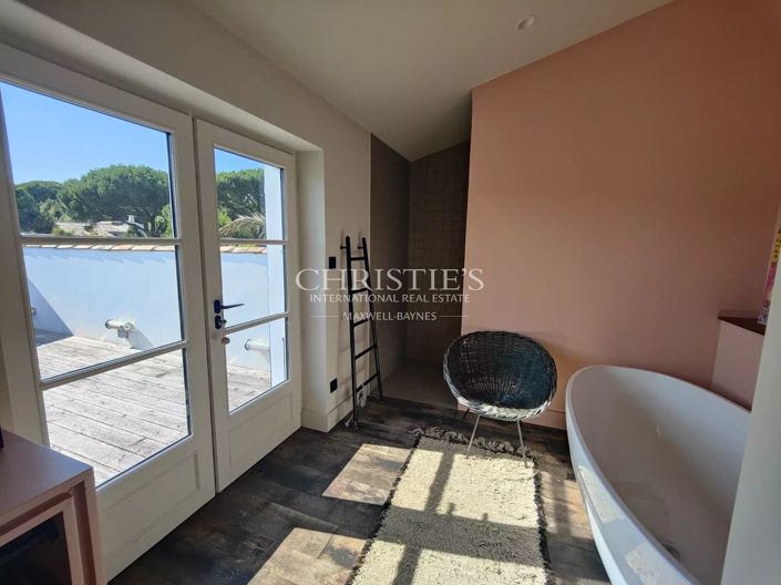 Image No.20-6 Bed House for sale