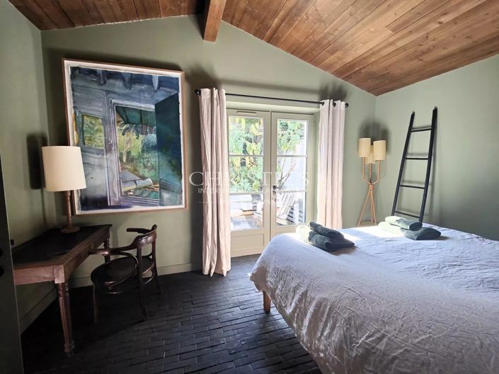 Image No.26-6 Bed House for sale