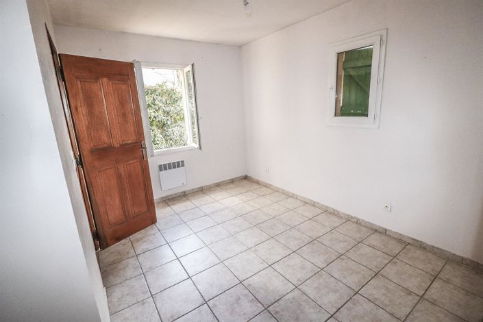 Image No.11-3 Bed House for sale