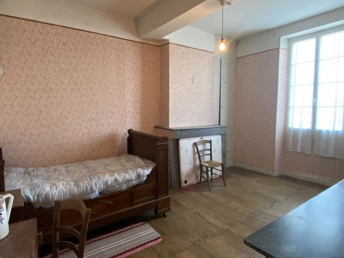 Image No.12-7 Bed House for sale