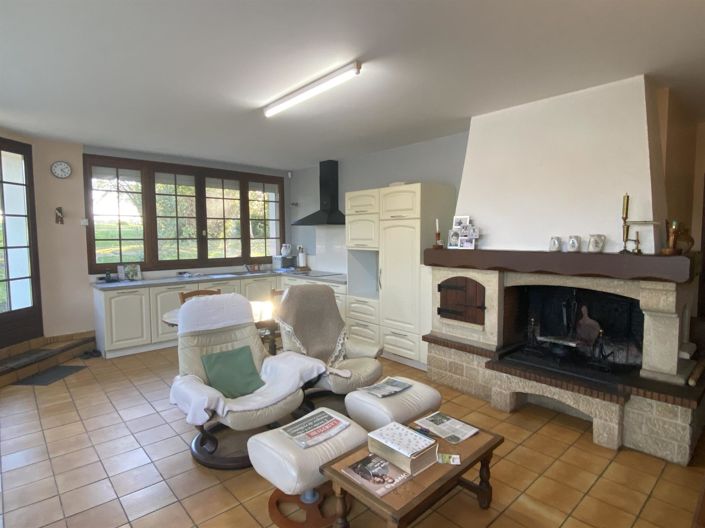 Image No.7-7 Bed House for sale