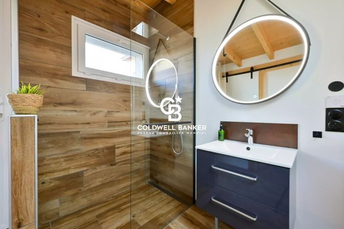 Image No.10-8 Bed House for sale