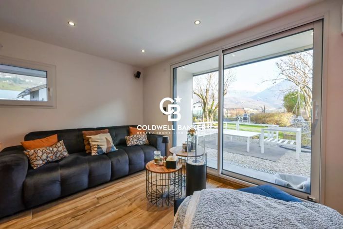 Image No.2-8 Bed House for sale