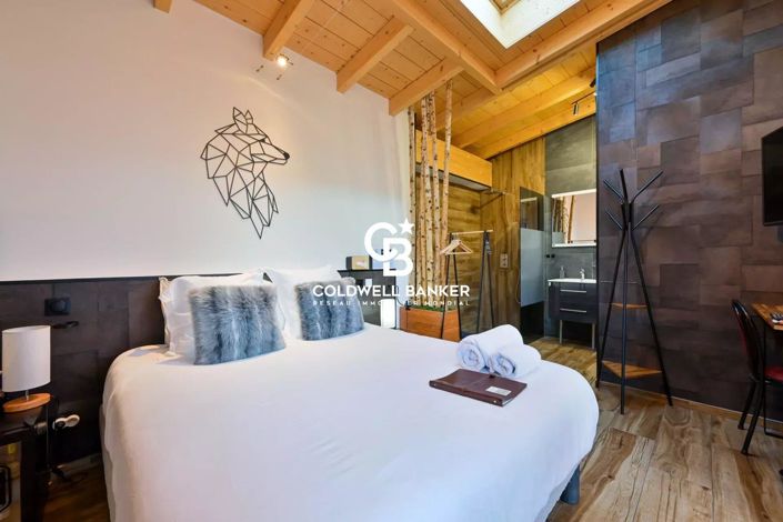 Image No.4-8 Bed House for sale