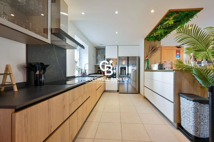 Image No.7-8 Bed House for sale