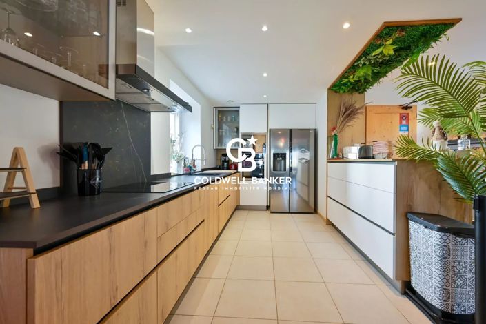 Image No.7-8 Bed House for sale