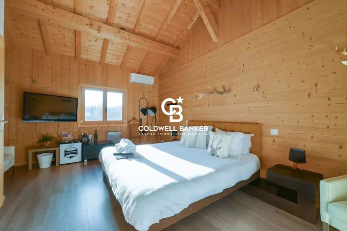 Image No.9-8 Bed House for sale