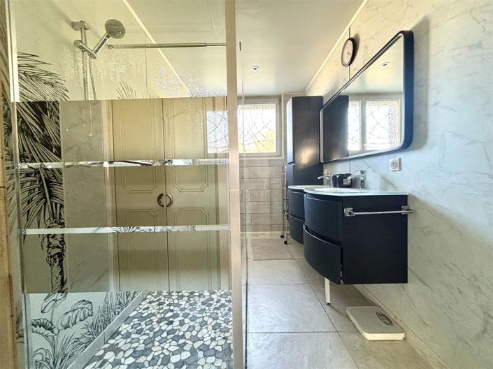 Image No.18-3 Bed House for sale