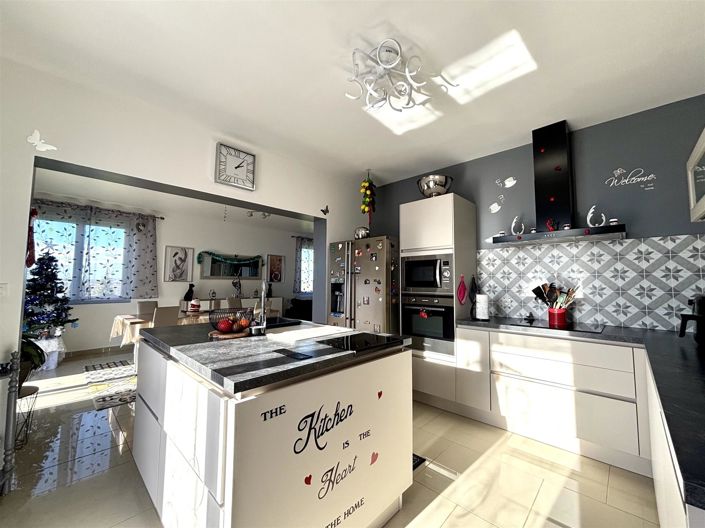 Image No.9-3 Bed House for sale