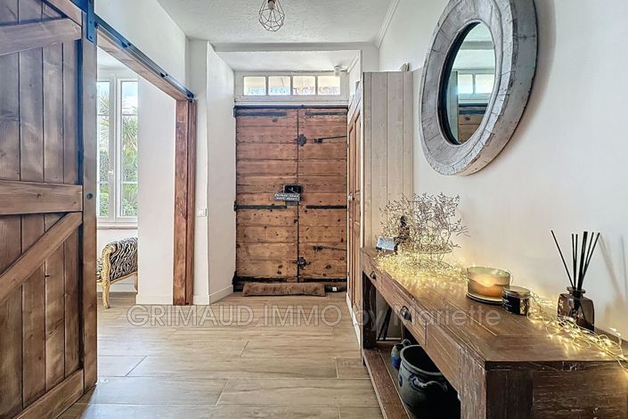 Image No.7-5 Bed House for sale