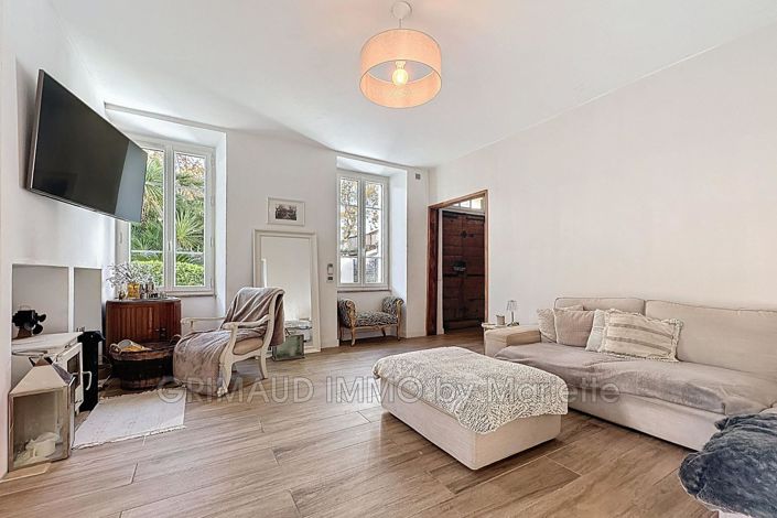 Image No.9-5 Bed House for sale