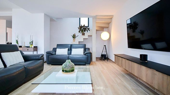 Image No.4-4 Bed House for sale