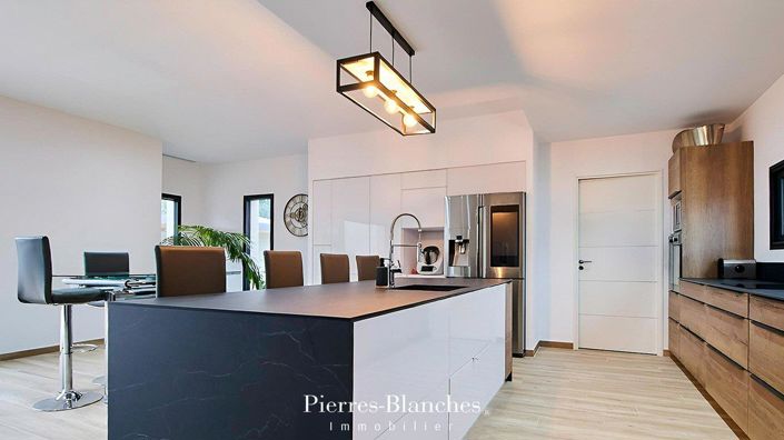 Image No.5-4 Bed House for sale