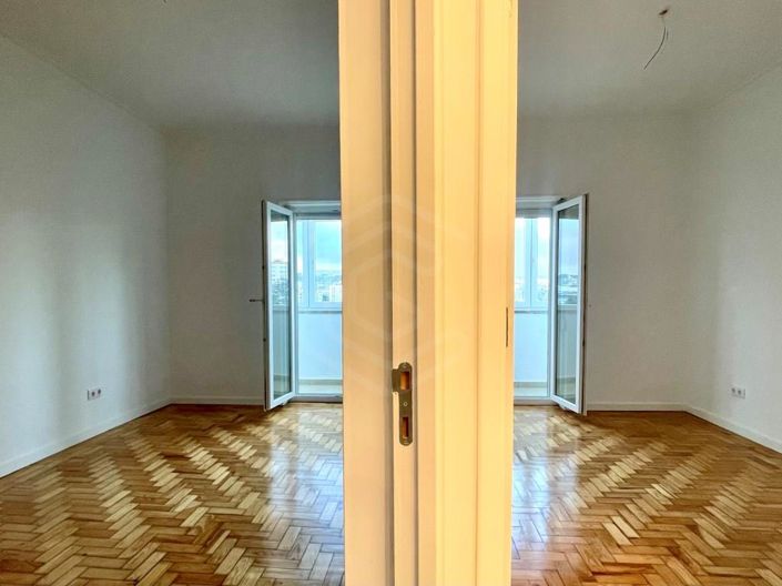 Image No.20-2 Bed Apartment for sale