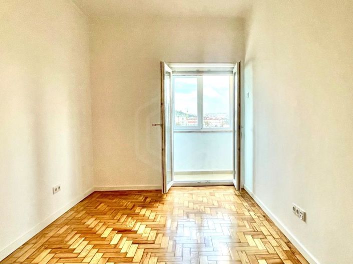 Image No.21-2 Bed Apartment for sale