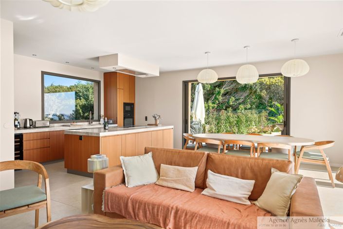 Image No.10-6 Bed House for sale