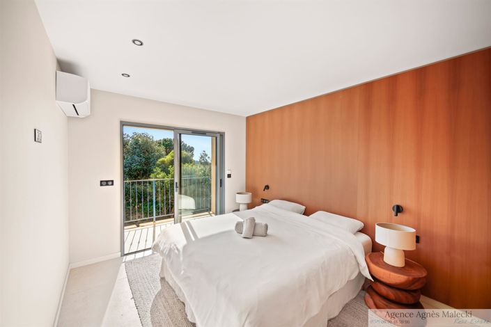 Image No.16-6 Bed House for sale