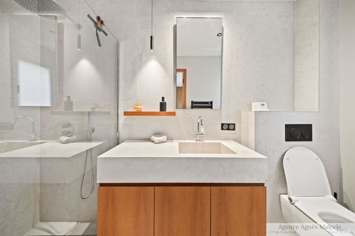 Image No.17-6 Bed House for sale