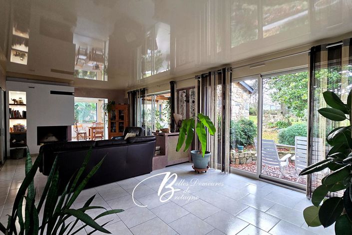 Image No.9-6 Bed House for sale