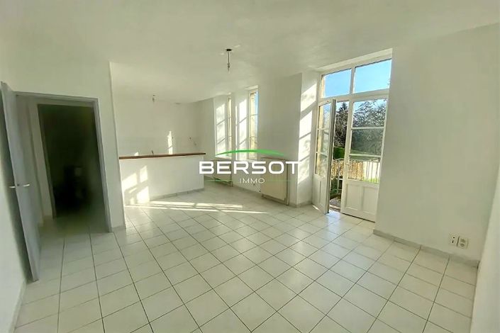 Image No.2-4 Bed House for sale