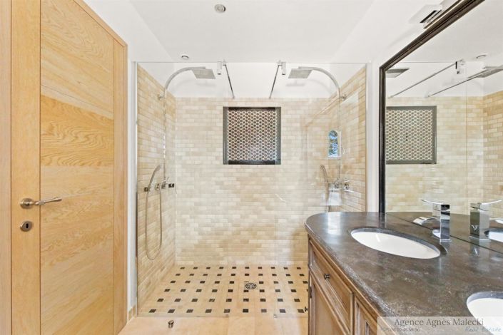 Image No.19-4 Bed House for sale