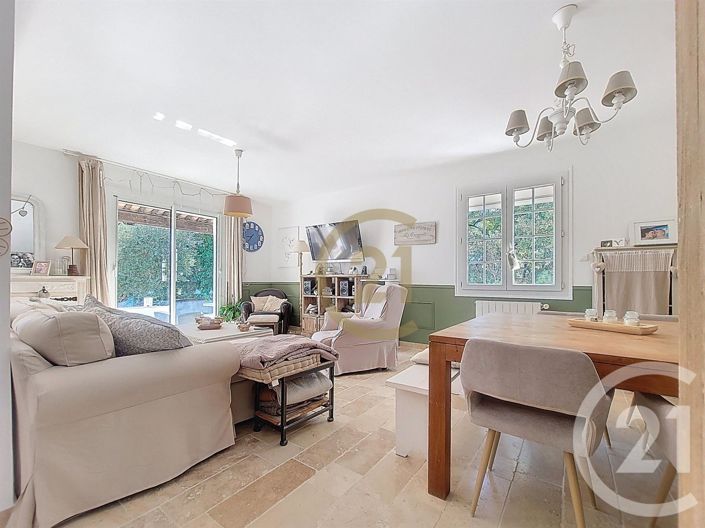 Image No.2-4 Bed House for sale