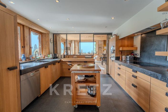 Image No.6-6 Bed Property for sale