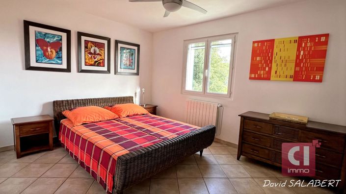 Image No.8-4 Bed House for sale