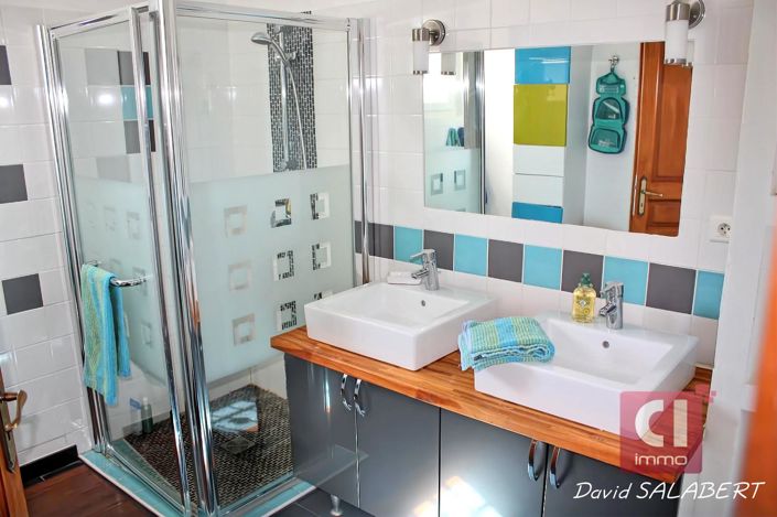 Image No.9-4 Bed House for sale