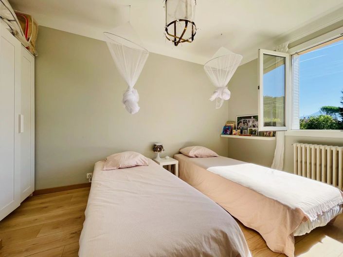 Image No.8-3 Bed House for sale