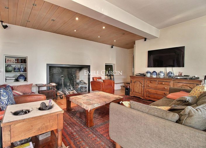 Image No.7-7 Bed House for sale