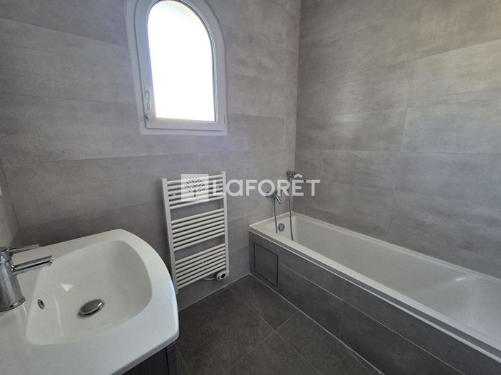 Image No.9-5 Bed House for sale