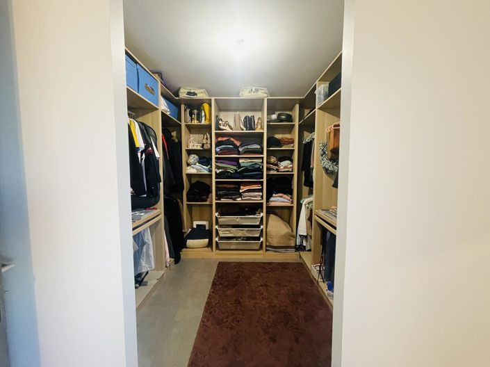 Image No.12-4 Bed House for sale