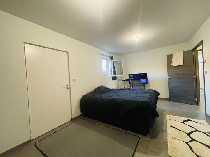 Image No.17-4 Bed House for sale