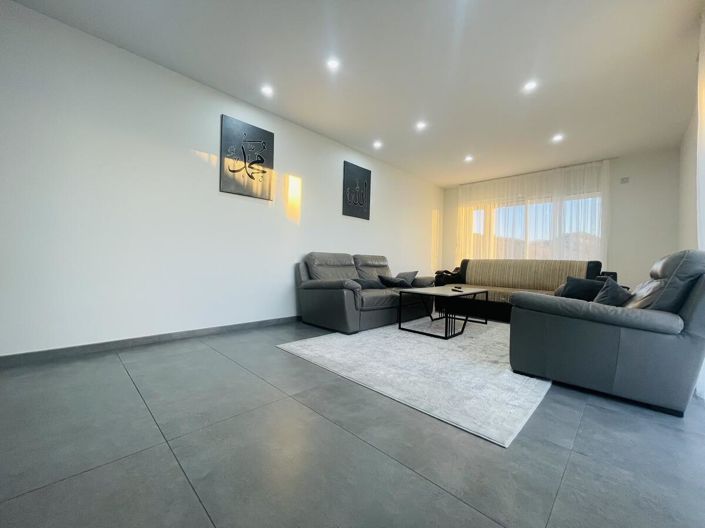 Image No.5-4 Bed House for sale