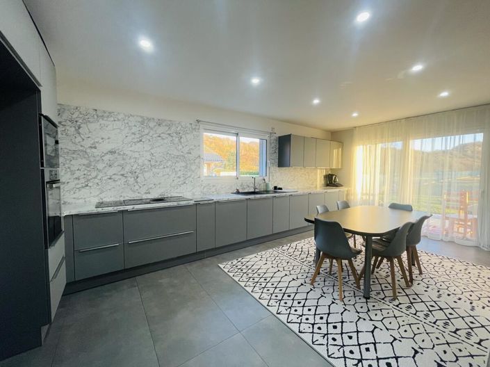 Image No.6-4 Bed House for sale