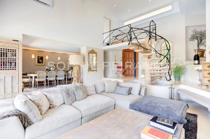 Image No.5-6 Bed House for sale