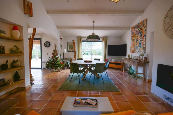 Image No.2-4 Bed House for sale